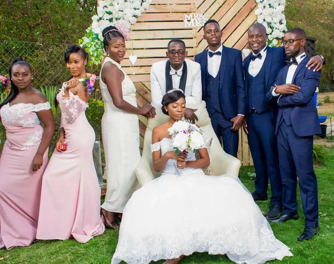 Crystal African Mermaid Wedding Dresses Plus Size Lace Bridal Gowns Elegant Custom Made Wedding Dress 2023
Crystal African Mermaid Wedding Dresses Plus Size Lace Bridal Gowns Elegant Custom Made Wedding Dress 2023