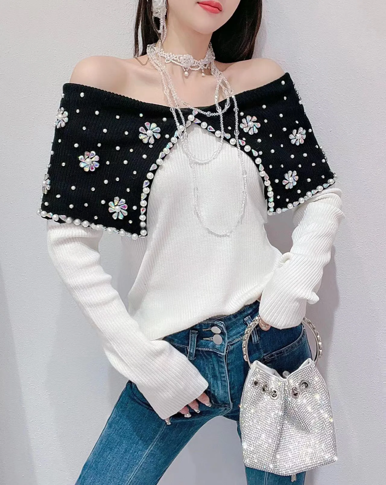 Heavy industry diamond inlaid off shoulder straight neck sweater for women in 2022 autumn wear new slim long sleeve bottoming
Heavy industry diamond inlaid off shoulder straight neck sweater for women in 2022 autumn wear new slim long sleeve bottoming