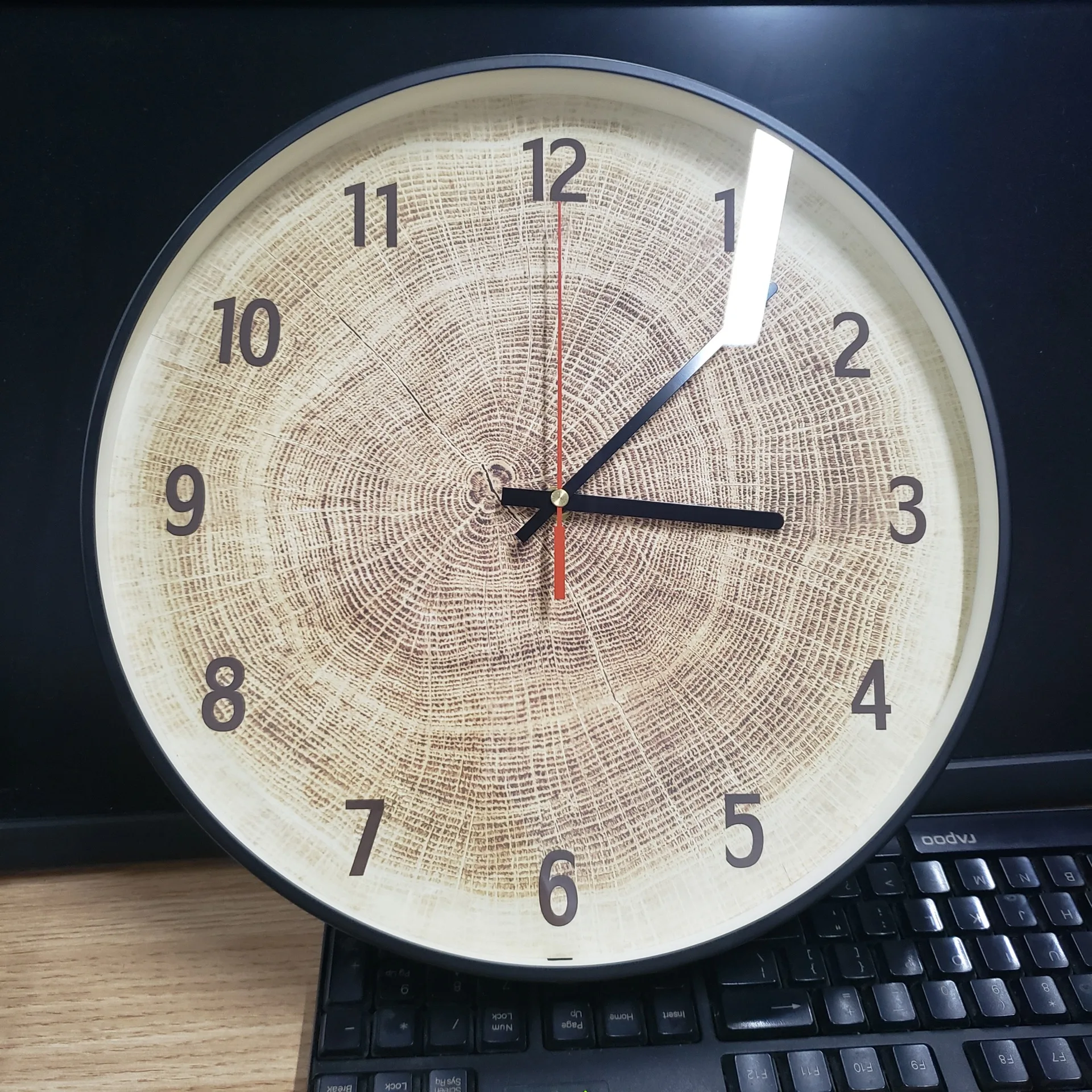 High End Wood Grain Wall Clock Living Room Modern Simple Silent Quartz Clock Home Decoration Wall Clock Bedroom Silent Clock
High End Wood Grain Wall Clock Living Room Modern Simple Silent Quartz Clock Home Decoration Wall Clock Bedroom Silent Clock