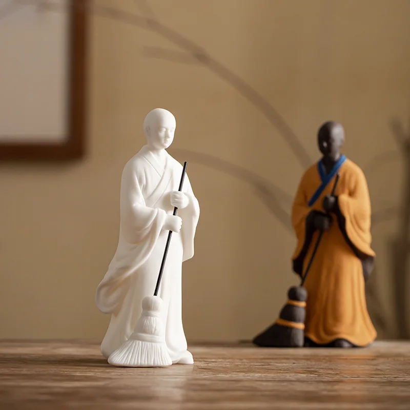 Zen медитация белая фарфоровая фигурка фиолетового песка подметальный монах украшение для кабинета настольное ландшафтное украшение для медитации фэншуй
Zen медитация белая фарфоровая фигурка фиолетового песка подметальный монах украшение для кабинета настольное ландшафтное украшение для медитации фэншуй