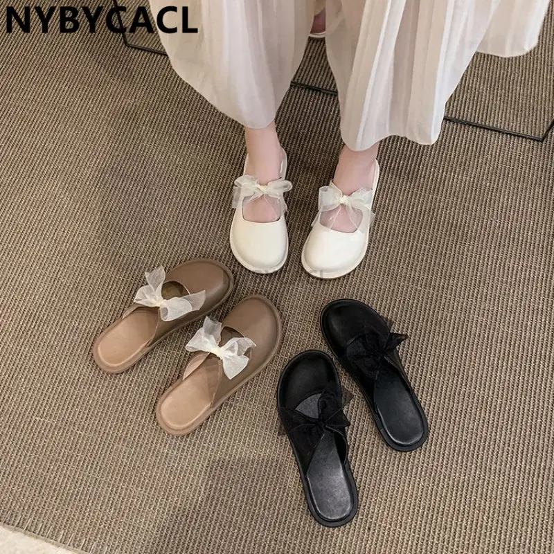 Модные шлепанцы с закрытым носком для женщин, летняя уличная одежда, новинка 2023, туфли Muller, стильные шлепанцы в стиле Ins с бантом на плоской подошве