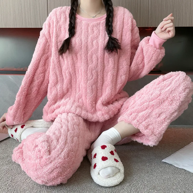 Winter New Flannel Pajamas Women's Round Neck Loose Two-piece Thickened Plush Housewear Can Be Worn Externally Girls Sleepwear
Winter New Flannel Pajamas Women's Round Neck Loose Two-piece Thickened Plush Housewear Can Be Worn Externally Girls Sleepwear
