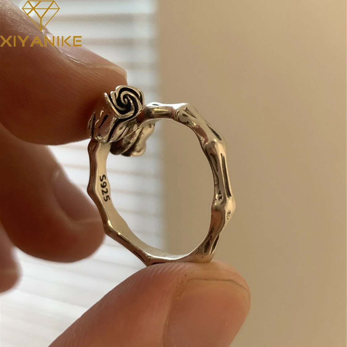 XIYANIKE 2022 Vintage Flower Open Cuff Finger Rings for Women Girl Luxury New Fashion Trendy Jewelry Gift Party кольцо женское
XIYANIKE 2022 Vintage Flower Open Cuff Finger Rings for Women Girl Luxury New Fashion Trendy Jewelry Gift Party кольцо женское