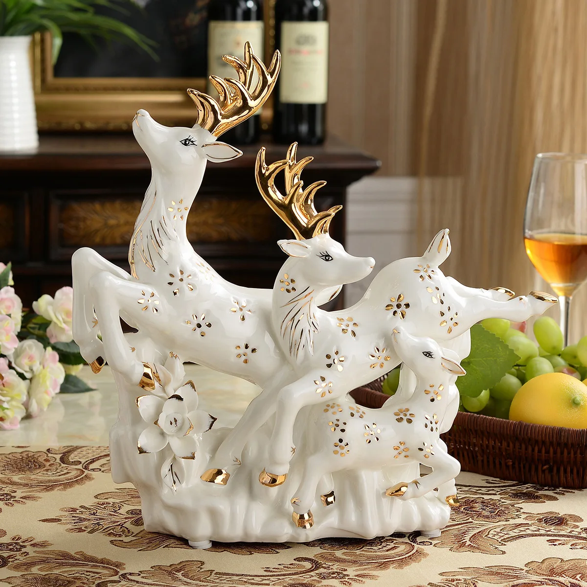CCeramic crafts TV cabinet living room decoration decoration deer wedding gift family of three
CCeramic crafts TV cabinet living room decoration decoration deer wedding gift family of three