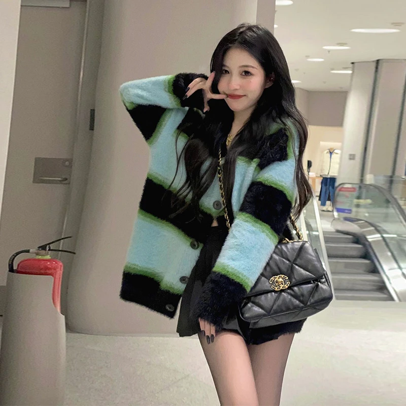 2023 Winter New Fashion Blue Black Striped V-Neck Female Knitting Cardigans Button Fly Women's Jackets Loose Lady Knit Outwear
2023 Winter New Fashion Blue Black Striped V-Neck Female Knitting Cardigans Button Fly Women's Jackets Loose Lady Knit Outwear