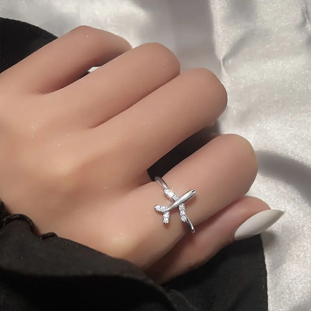 Sweet Cute Shiny Zircon Airplane Open Rings for Women 2023 Trendy Simple 925 Sliver Plated Ring Lovely Temperament Jewelry Gift
Sweet Cute Shiny Zircon Airplane Open Rings for Women 2023 Trendy Simple 925 Sliver Plated Ring Lovely Temperament Jewelry Gift