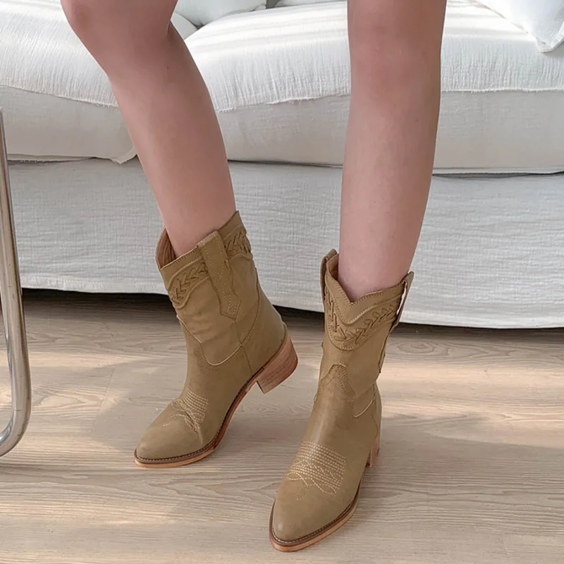 Women Short Cowboy Boots Pointed Square Heel Ankle Botas Casual Embroidered Cowgirl Booties Black 2022 Fashion Ladies Work Shoes
Women Short Cowboy Boots Pointed Square Heel Ankle Botas Casual Embroidered Cowgirl Booties Black 2022 Fashion Ladies Work Shoes