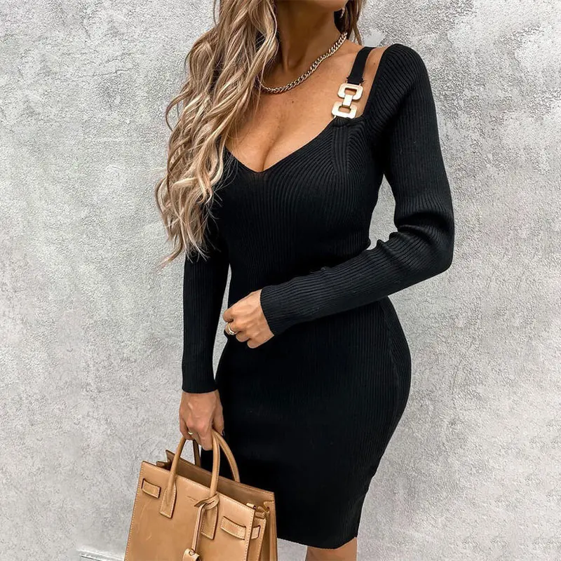 2021 Women Autumn Sweater Dress Long Sleeve Sexy Party V-Neck Midi Dress Winter Female Fashion Solid Slim Metal Button Dresses
2021 Women Autumn Sweater Dress Long Sleeve Sexy Party V-Neck Midi Dress Winter Female Fashion Solid Slim Metal Button Dresses