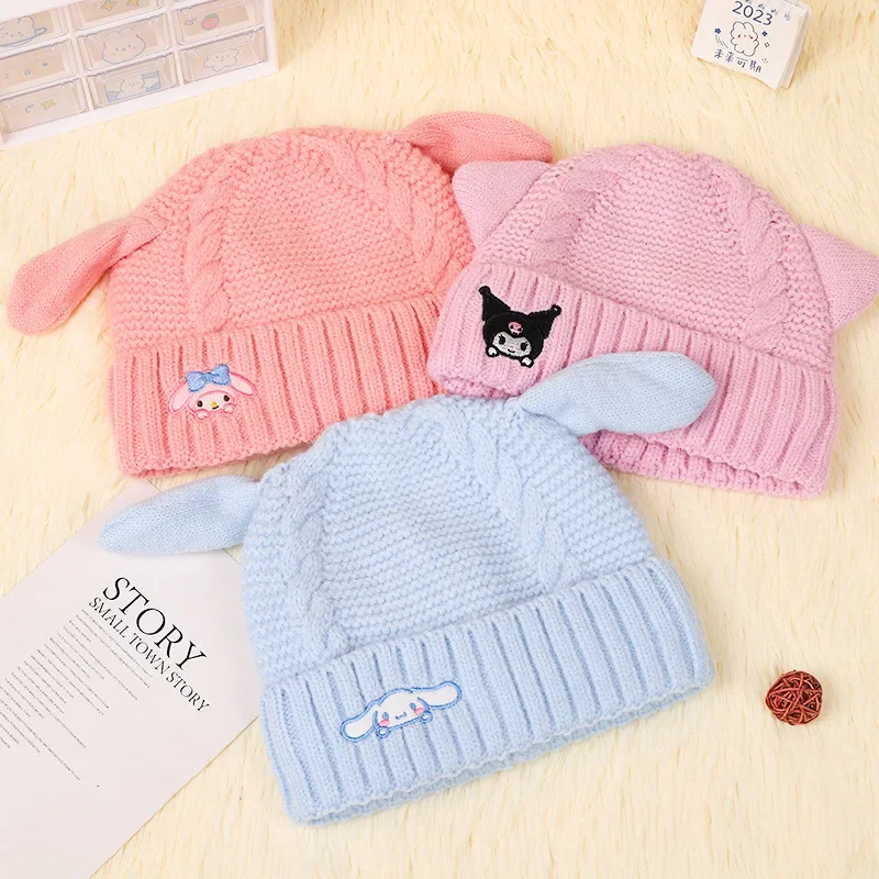 Детская вязаная шапка Sanrios Melody Kuromi Cinnamoroll, зимняя уличная ветрозащитная теплая шерстяная шапка, милая мультяшная Подарочная женская шапка с сердечками
Детская вязаная шапка Sanrios Melody Kuromi Cinnamoroll, зимняя уличная ветрозащитная теплая шерстяная шапка, милая мультяшная Подарочная женская шапка с сердечками