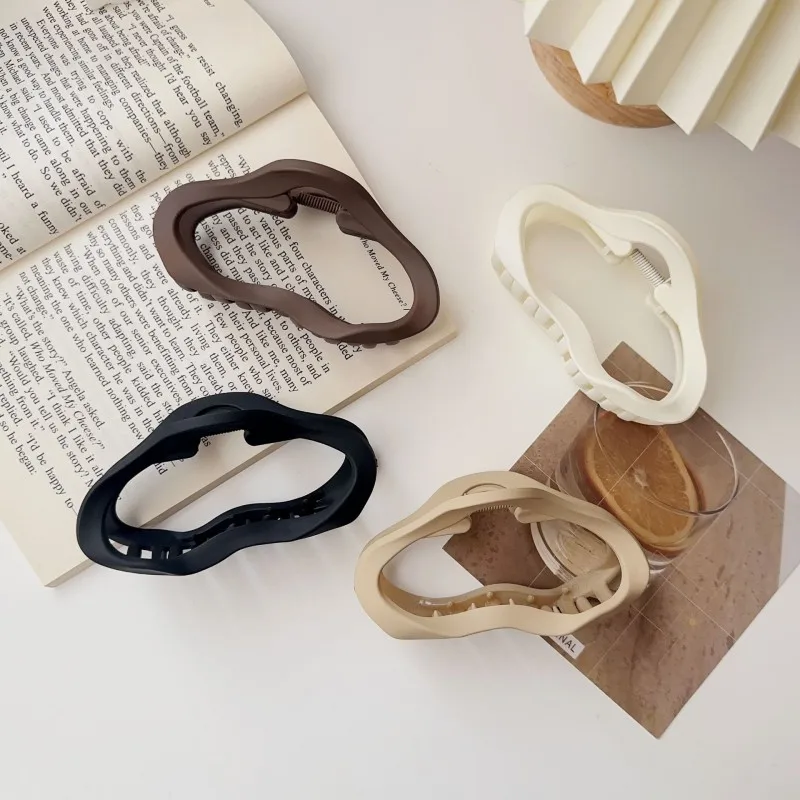 Fashionable Matte Large Cloud Hair Clip With Feminine Temperament Back Head Curly Simple Shower Shark Clip
Fashionable Matte Large Cloud Hair Clip With Feminine Temperament Back Head Curly Simple Shower Shark Clip