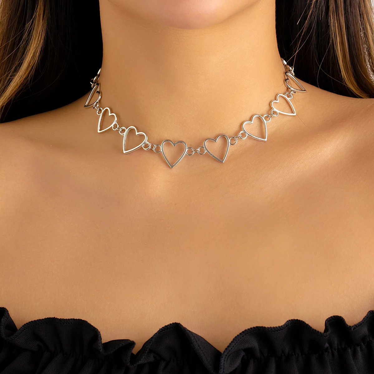 PuRui Gothic Metal Hollow Heart Chain Short Necklace For Women Fashion Charm Clavicle Choker Korean Style Trend Jewelry
PuRui Gothic Metal Hollow Heart Chain Short Necklace For Women Fashion Charm Clavicle Choker Korean Style Trend Jewelry
