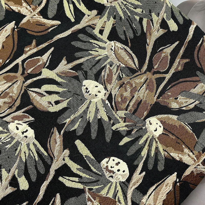 Импортное жаккардовое платье с черными цветами и листьями, длина 148 см
Импортное жаккардовое платье с черными цветами и листьями, длина 148 см