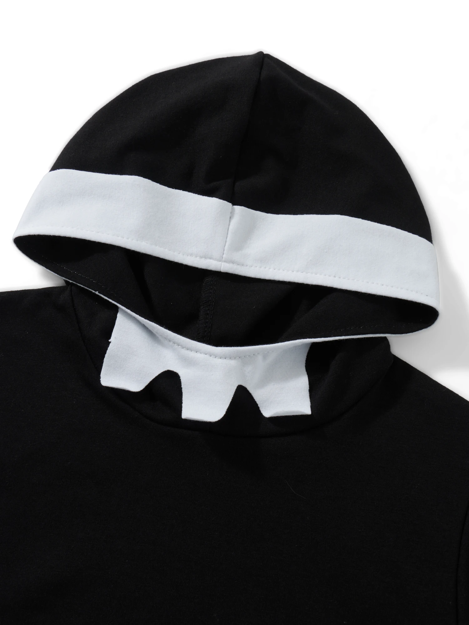 Halloween Costume for Kids Spooky Faceless Phantom Ghost Hooded Cape with Long Sleeves and Striking Color Contrast
Halloween Costume for Kids Spooky Faceless Phantom Ghost Hooded Cape with Long Sleeves and Striking Color Contrast