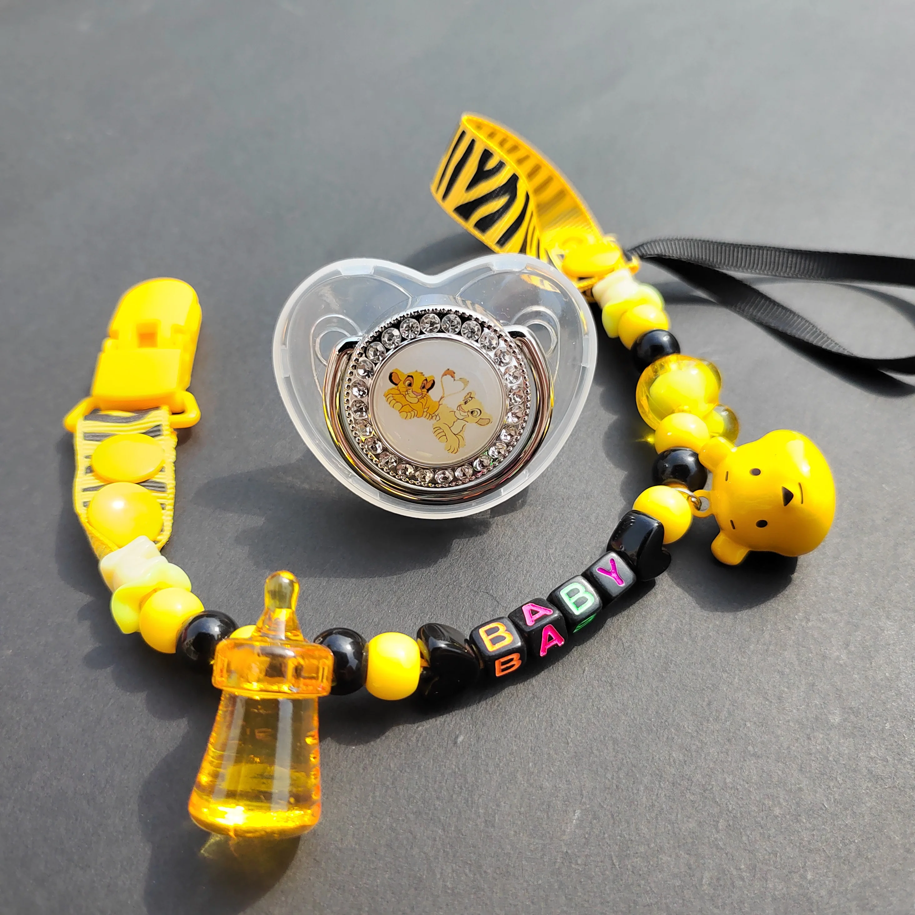 Deluxe Baby pacifier Lion King Bling Pacifier rhinestone Glitter Pacifier Holder Clip BPA-free Baby pacifier Holder Sucette Bebe
Deluxe Baby pacifier Lion King Bling Pacifier rhinestone Glitter Pacifier Holder Clip BPA-free Baby pacifier Holder Sucette Bebe