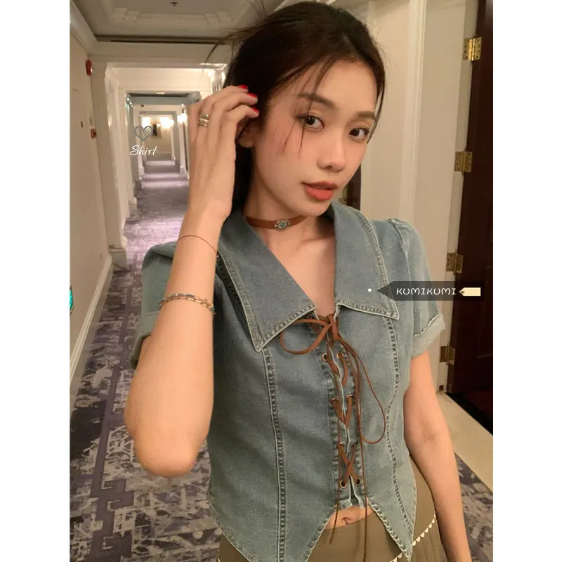 Design sense niche bandage polo collar short sleeve denim shirt women's summer short shirt irregular sweet cool top
Design sense niche bandage polo collar short sleeve denim shirt women's summer short shirt irregular sweet cool top