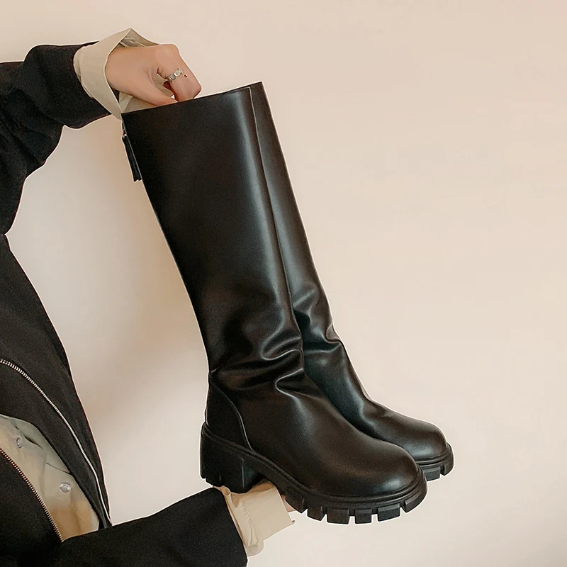 Winter Boots Women 2022 Thick Soled Boots Comfortable Stacked Boots Stylish Rear Zipper Sexy Inverted Boots
Winter Boots Women 2022 Thick Soled Boots Comfortable Stacked Boots Stylish Rear Zipper Sexy Inverted Boots