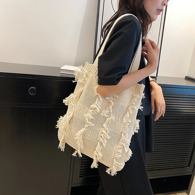 Arrival New Trendy and Versatile Women's Tote Bag, Perfect Combination of Knitting Fashion
Arrival New Trendy and Versatile Women's Tote Bag, Perfect Combination of Knitting Fashion