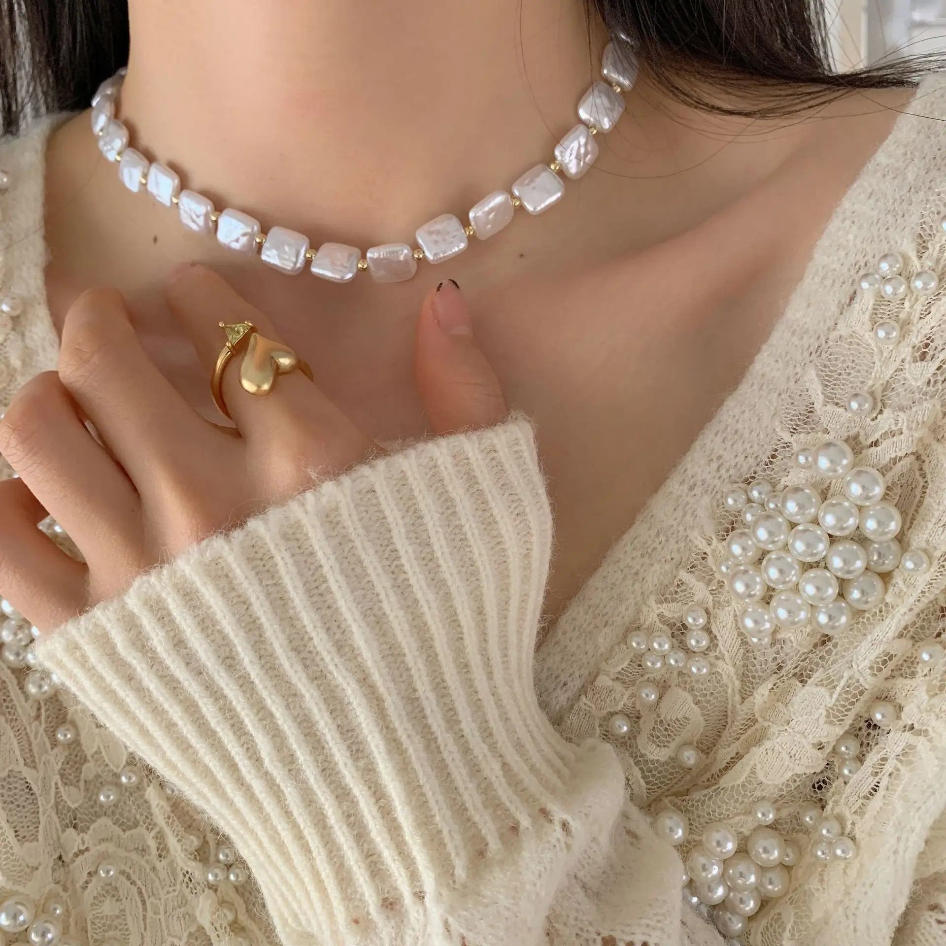 Design European and American Retro Square Baroque Special-shaped Short Pearl Necklace
Design European and American Retro Square Baroque Special-shaped Short Pearl Necklace