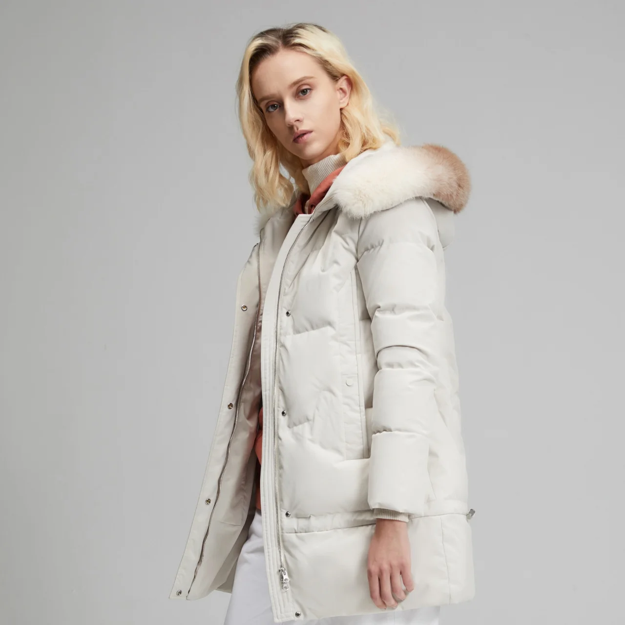 Bosideng down jacket women's slim and warm fox fur collar mid length real fur collar B90141364
Bosideng down jacket women's slim and warm fox fur collar mid length real fur collar B90141364