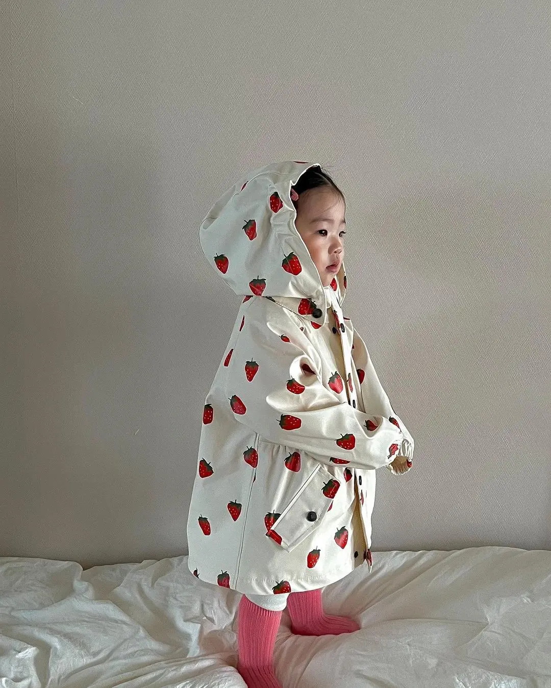 2022 Autumn New Children Strawberry Loose Hooded Windbreaker Girl Baby Long Sleeve Pockets Tops Coat Boy Toddler Fashion Jackets
2022 Autumn New Children Strawberry Loose Hooded Windbreaker Girl Baby Long Sleeve Pockets Tops Coat Boy Toddler Fashion Jackets