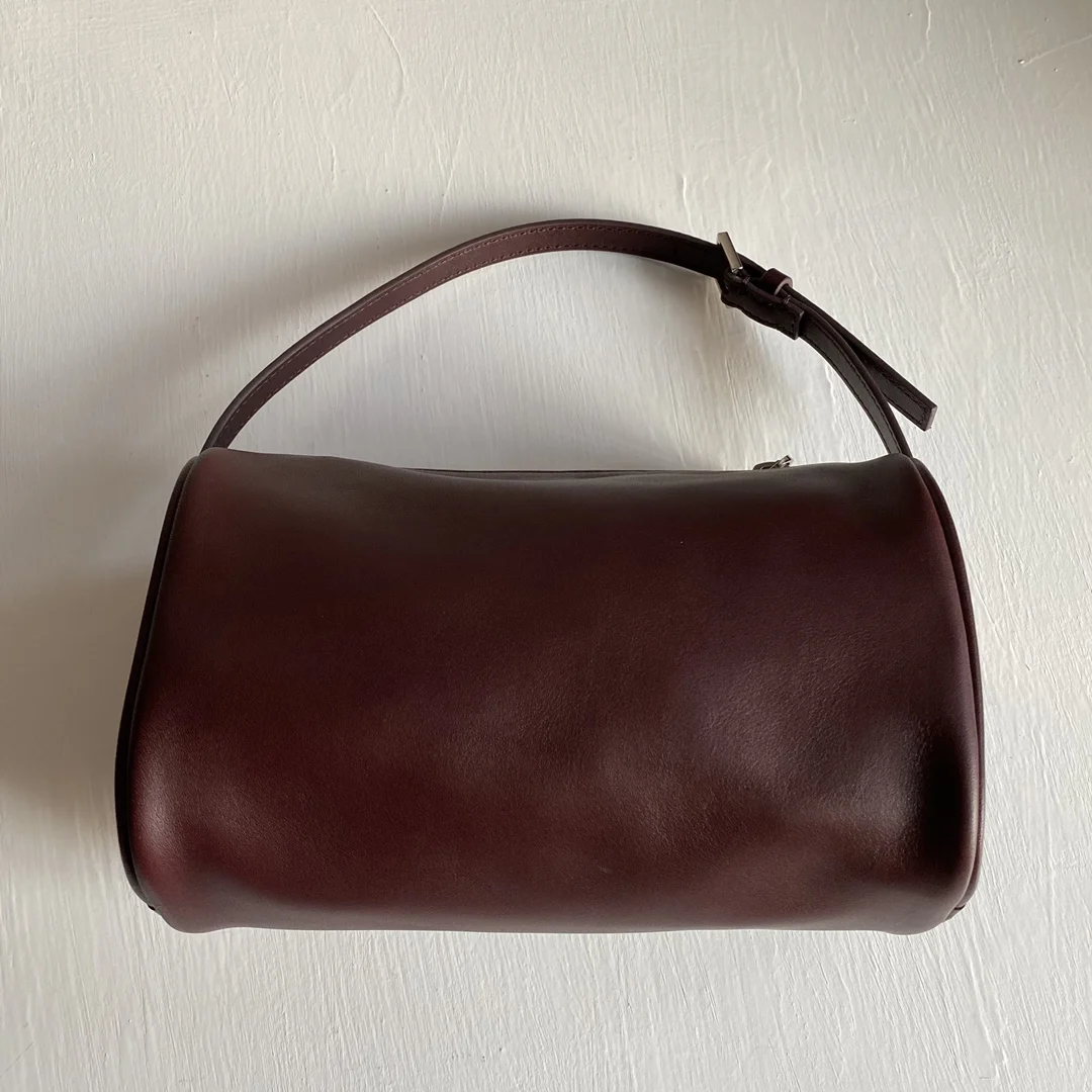 100% Real Leather Women Handbag Retro Simple Armpit Bag Leather Handbag Baguette Bag
100% Real Leather Women Handbag Retro Simple Armpit Bag Leather Handbag Baguette Bag