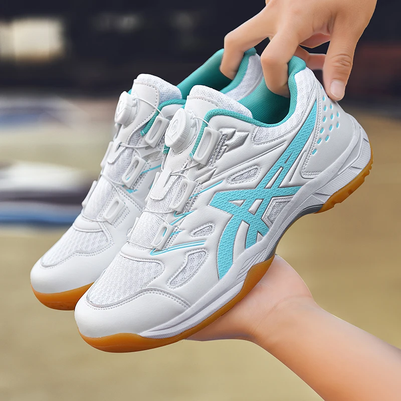Professional badminton shoes Men's and women's anti-skid damping new breathable sports shoes B08
Professional badminton shoes Men's and women's anti-skid damping new breathable sports shoes B08