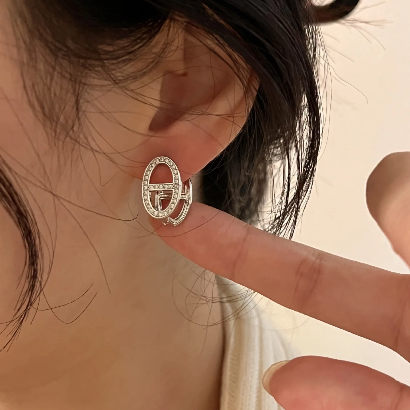 YOUNGX Korean Light Luxury Pig Nose Zircon Earrings For Women INS Style Trend Shiny Diamond Ear Buckle Jewelry Wedding Gift
YOUNGX Korean Light Luxury Pig Nose Zircon Earrings For Women INS Style Trend Shiny Diamond Ear Buckle Jewelry Wedding Gift
