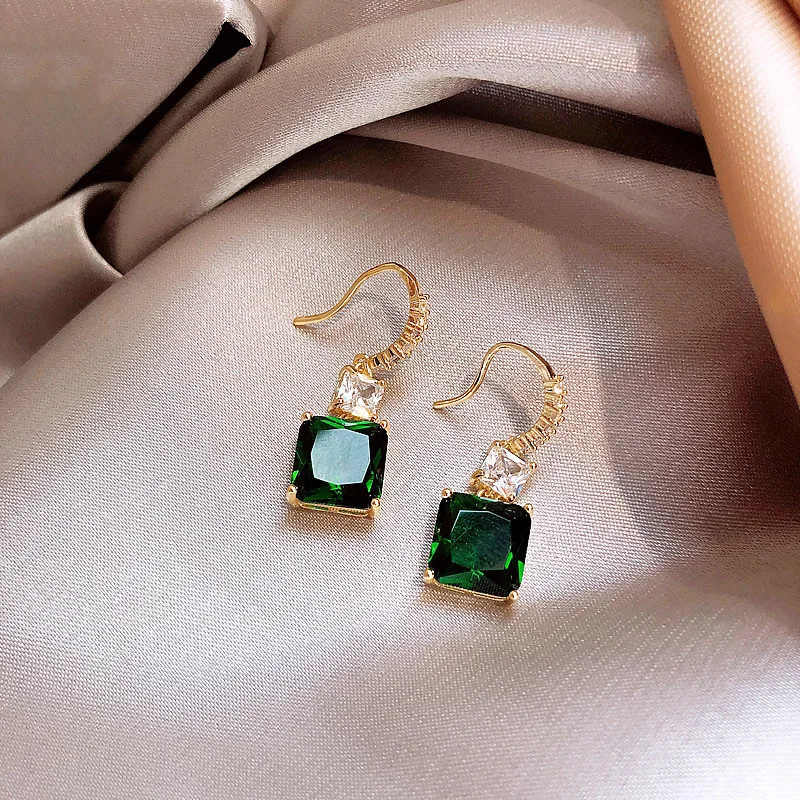 Simple Emerald Square Gem Earrings Elegant Atmosphere Retro Female Baroque Goddess Personality
Simple Emerald Square Gem Earrings Elegant Atmosphere Retro Female Baroque Goddess Personality