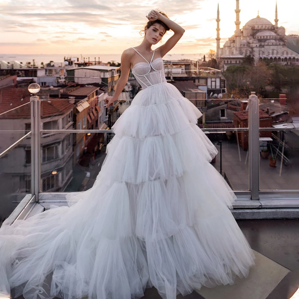 

Elegant Spaghetti Straps A Line Wedding Dresses Backless Robe de Mariage Delicate Beaded Ruffles Bridal Gown Vestido De Noiva