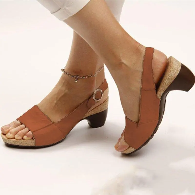 2022 Women Sandals Summer Peep Toe Low Heels Sandals Solid Retro Platform Wedges Women Shoes Ladies Sandalias Chaussure Femme
2022 Women Sandals Summer Peep Toe Low Heels Sandals Solid Retro Platform Wedges Women Shoes Ladies Sandalias Chaussure Femme