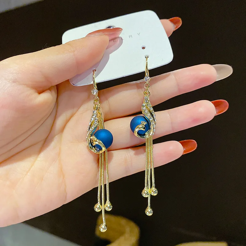 Fashion Exquisite Geometric Tassel Blue Zircon Dangle Earring Woman Elegant Temperament Prom Wedding Jewelry Costume Accessories
Fashion Exquisite Geometric Tassel Blue Zircon Dangle Earring Woman Elegant Temperament Prom Wedding Jewelry Costume Accessories