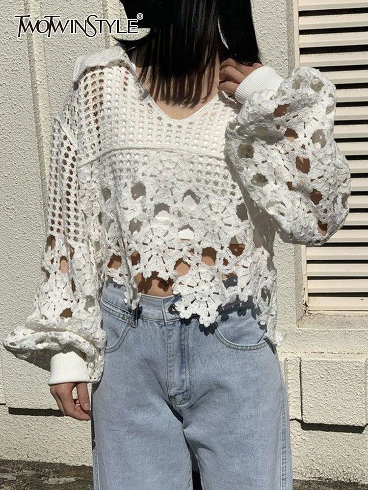 TWOTWINSTYLE Elegant Plain Shirt For Women V Neck Loose Long Sleeve Patchwork Cut Out Pullover Female 2022 Spring Clothing Style
TWOTWINSTYLE Elegant Plain Shirt For Women V Neck Loose Long Sleeve Patchwork Cut Out Pullover Female 2022 Spring Clothing Style