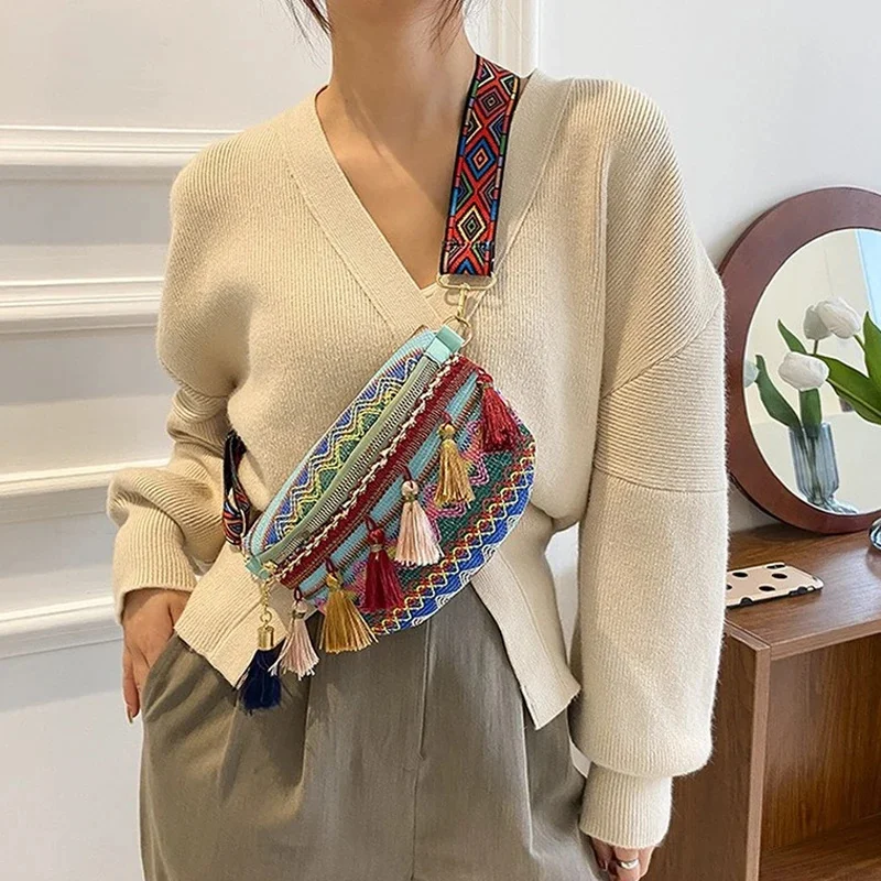 Riñonera de estilo folclórico con correa ajustable para mujer, riñonera de colores variados con decoración de flecos, Pochete
Riñonera de estilo folclórico con correa ajustable para mujer, riñonera de colores variados con decoración de flecos, Pochete