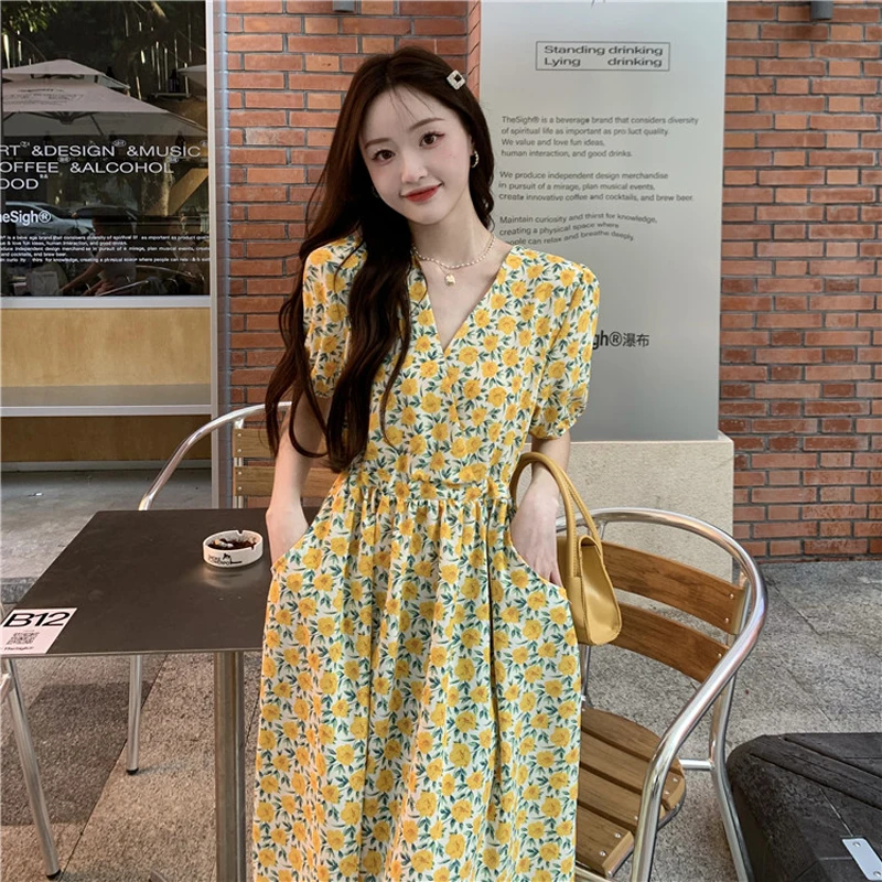 Gentle wind floral long skirt children's summer 2022 new V-neck waist slim super fairy series short sleeved dress
Gentle wind floral long skirt children's summer 2022 new V-neck waist slim super fairy series short sleeved dress