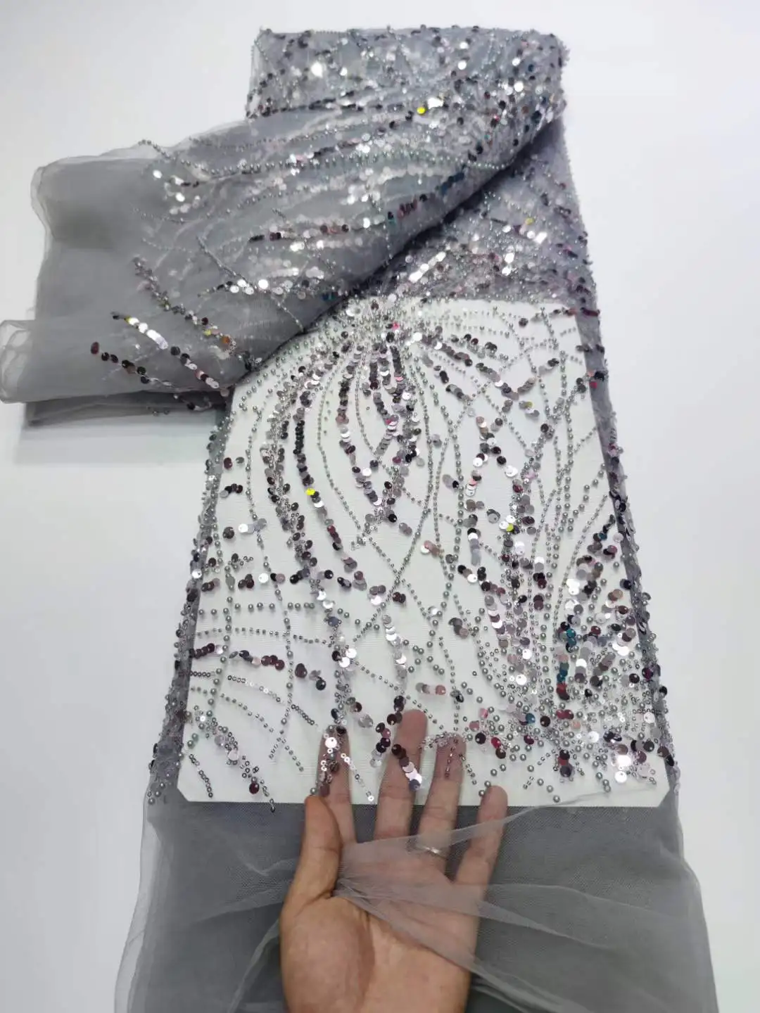 2022 High Quality Nigerian Groom Sequins Lace Fabrics French African Tulle Mesh Lace Fabric For Wedding Dress Sewing
2022 High Quality Nigerian Groom Sequins Lace Fabrics French African Tulle Mesh Lace Fabric For Wedding Dress Sewing
