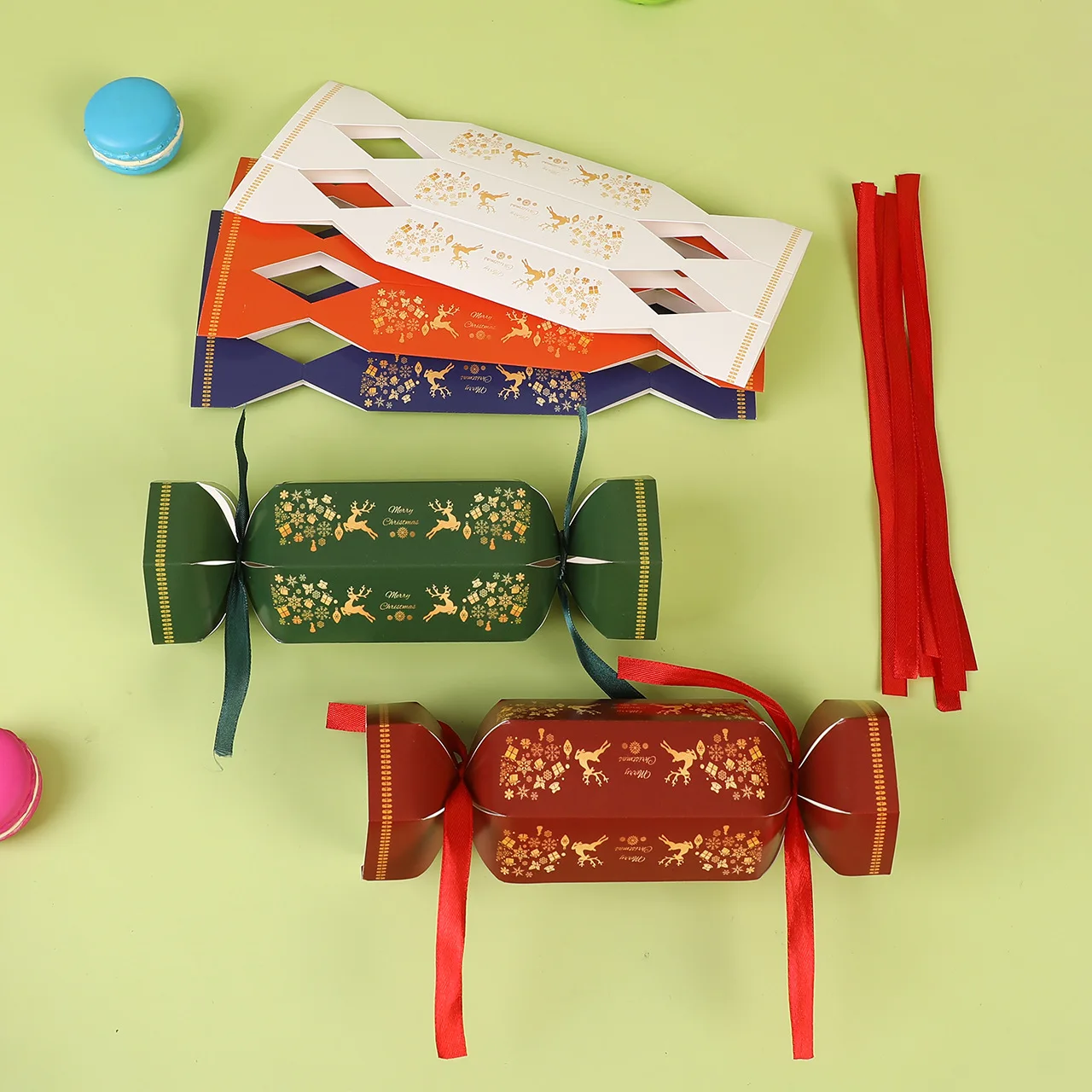 Рождественская подарочная коробка картонная
Рождественская подарочная коробка картонная