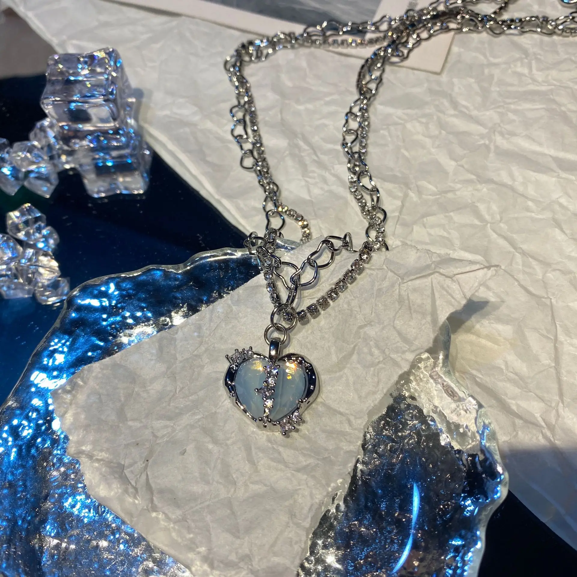 Egirl Sweet Cool Love Heart Pendant Shiny Zircon Chains Necklaces for Women Girlfriend Gift Korean Fashion Party Club Jewelry
Egirl Sweet Cool Love Heart Pendant Shiny Zircon Chains Necklaces for Women Girlfriend Gift Korean Fashion Party Club Jewelry