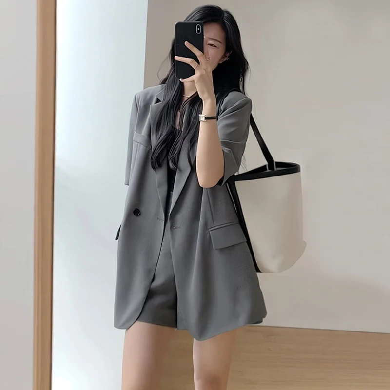 2023 Summer Retro Korean Version Of The Temperament Short-sleeved Suit Jacket + Shorts Set Casual Loose Suit Two-piece Female
2023 Summer Retro Korean Version Of The Temperament Short-sleeved Suit Jacket + Shorts Set Casual Loose Suit Two-piece Female