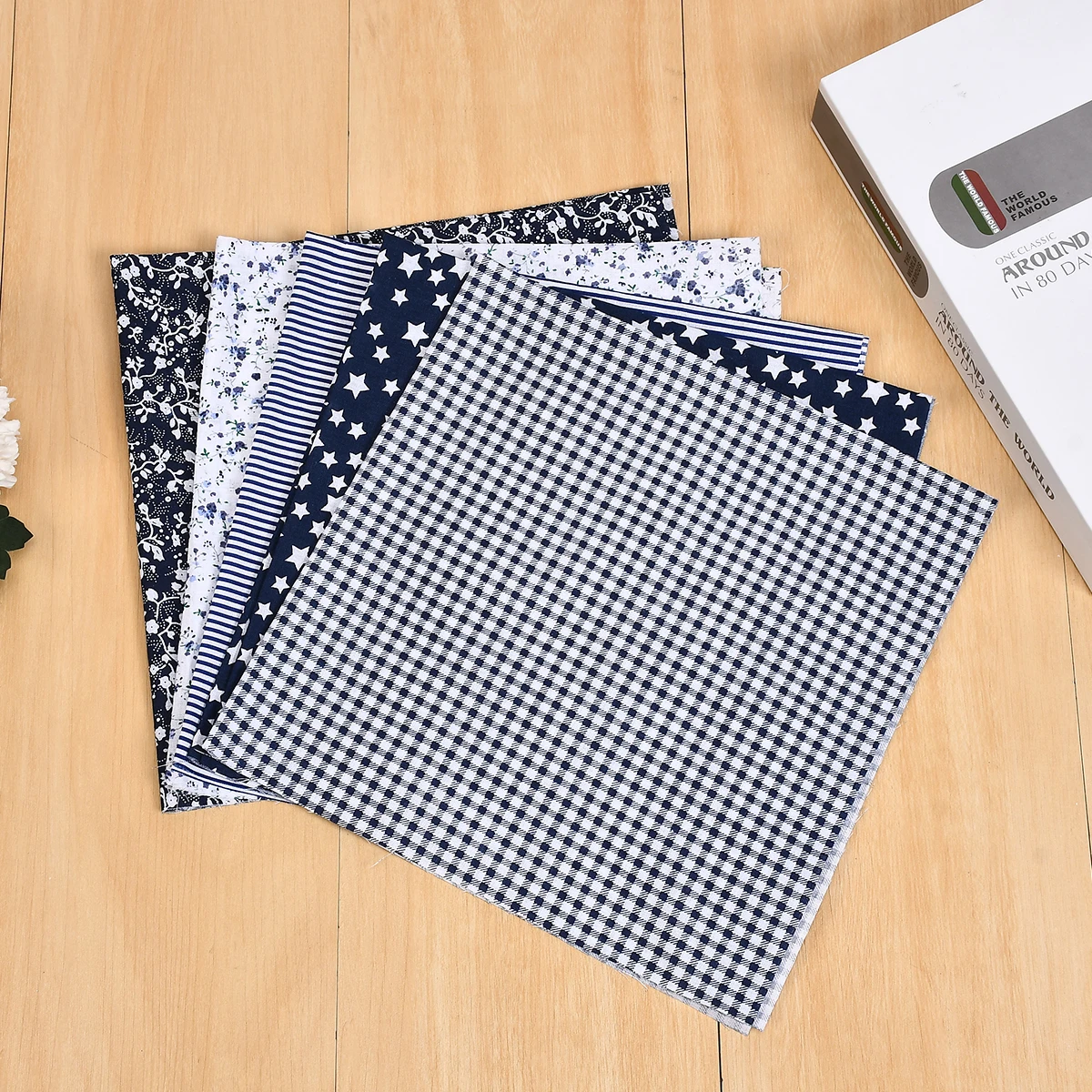 50 * 50cm fashionable colorful hand patchwork fabric multicolor plain cotton all cotton fabric DIY manual small flower fabric
50 * 50cm fashionable colorful hand patchwork fabric multicolor plain cotton all cotton fabric DIY manual small flower fabric