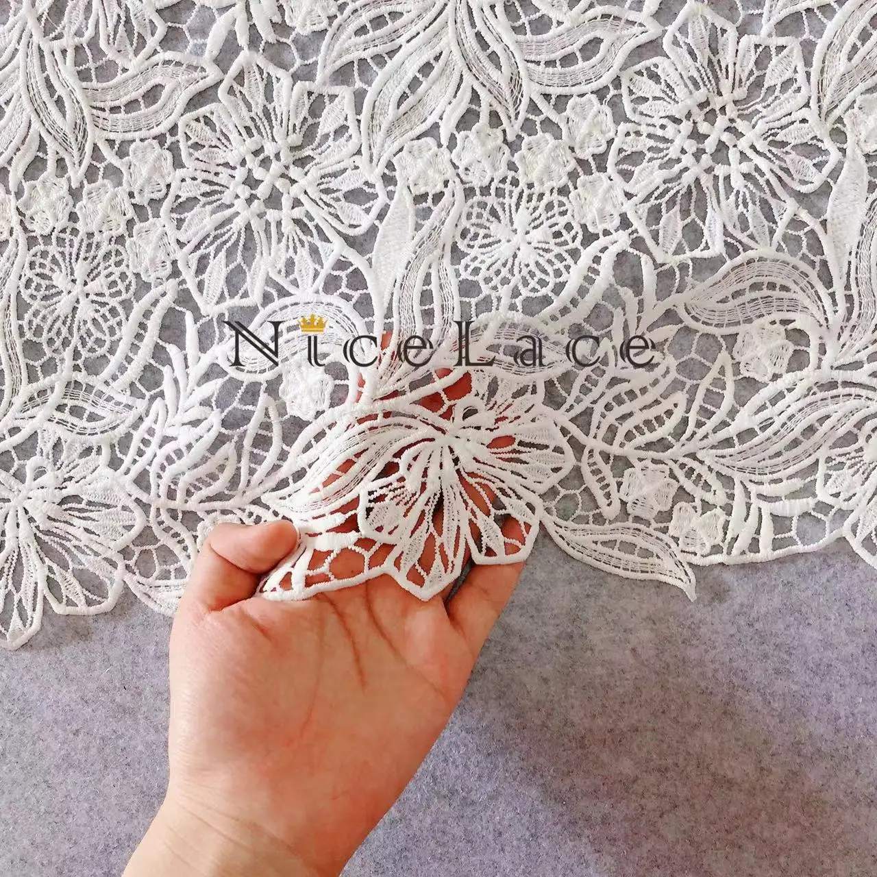 Nicelace On Sales Women Fashion Flowers Polyester Guipure Embroideried Lace Fabrics For Wedding Gown Bridal Dresses Wide 120CM
Nicelace On Sales Women Fashion Flowers Polyester Guipure Embroideried Lace Fabrics For Wedding Gown Bridal Dresses Wide 120CM