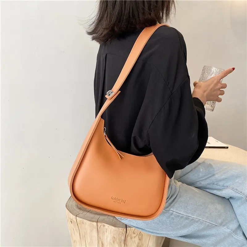 Autumn Vintage PU Leather Shoulder Bag for Women Solid Color Small Zipper CrossBody Bag Shopping Phone Purse Sac A Main Femme 
Autumn Vintage PU Leather Shoulder Bag for Women Solid Color Small Zipper CrossBody Bag Shopping Phone Purse Sac A Main Femme