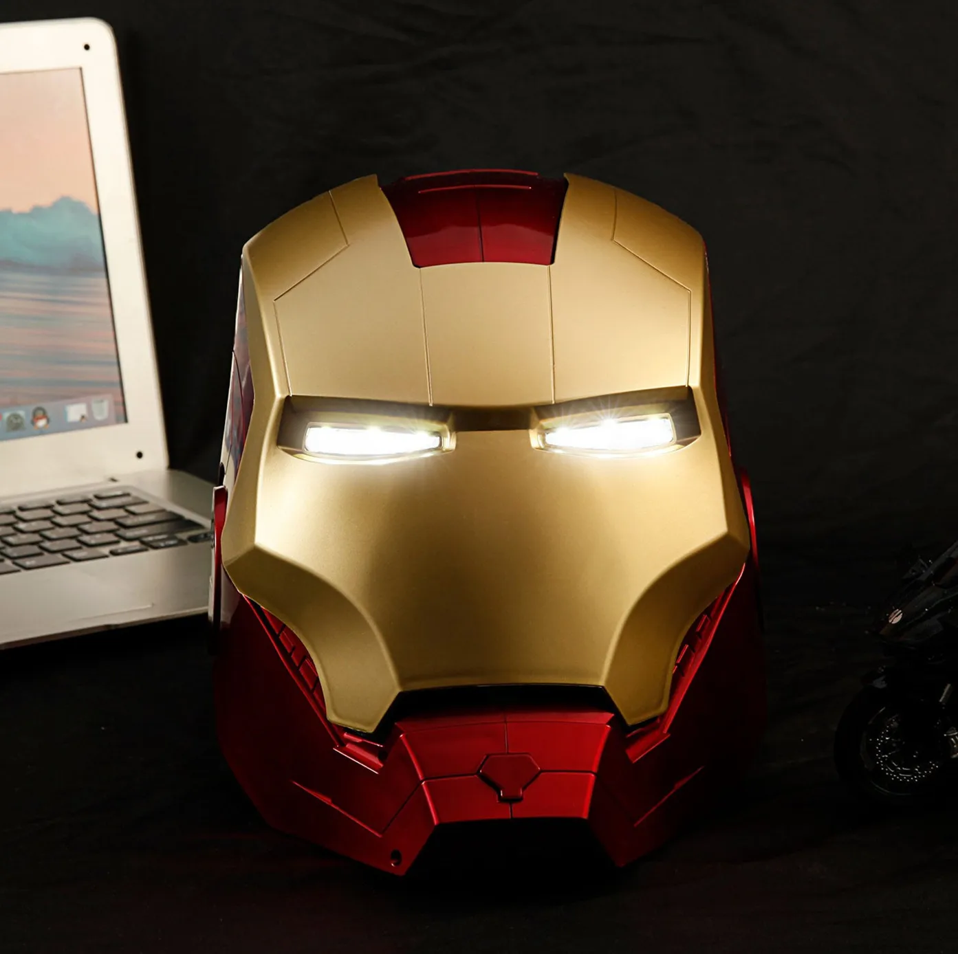 1/1 Superhero Iron hero Helmet mask with LED Light Figure Ironman Mark 43 MK43 MK43 model Cosplay Costume Fancy Dress party gift
1/1 Superhero Iron hero Helmet mask with LED Light Figure Ironman Mark 43 MK43 MK43 model Cosplay Costume Fancy Dress party gift