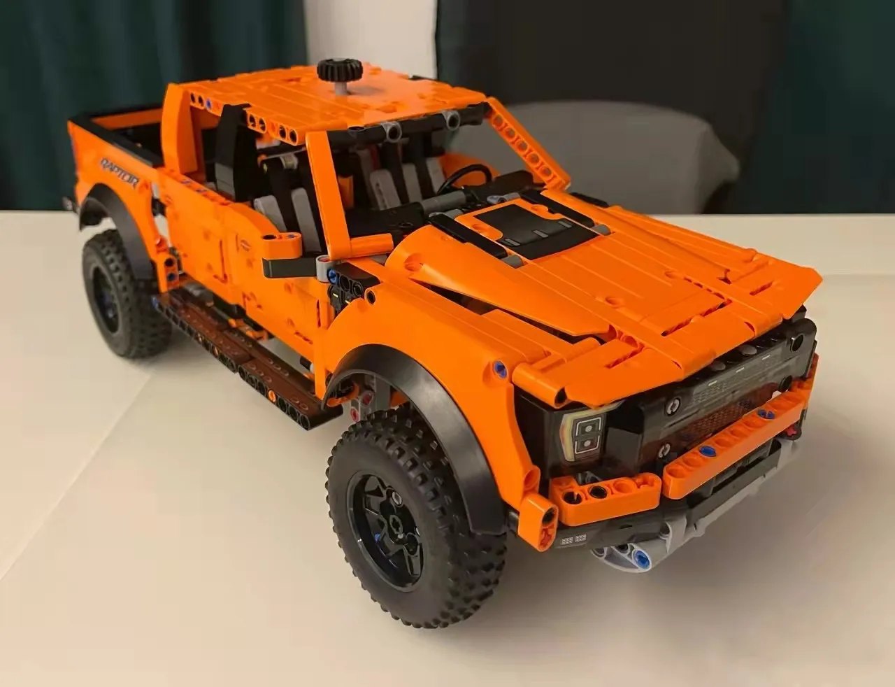 Высокотехнологичный грузовик, 1379 шт., строительные блоки для Ford Raptors, Модель гоночного автомобиля MOC 42126, игрушечные модели внедорожников, ав...
Высокотехнологичный грузовик, 1379 шт., строительные блоки для Ford Raptors, Модель гоночного автомобиля MOC 42126, игрушечные модели внедорожников, ав...