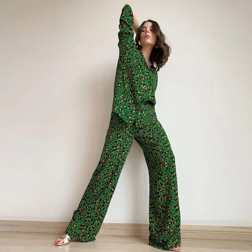 Fashion Women's Pajamas Home Clothing Sets Leopard V-Neck Long Sleeve Loose Full Pants Lounge Wear Pajamas for Women Nightwear
Fashion Women's Pajamas Home Clothing Sets Leopard V-Neck Long Sleeve Loose Full Pants Lounge Wear Pajamas for Women Nightwear