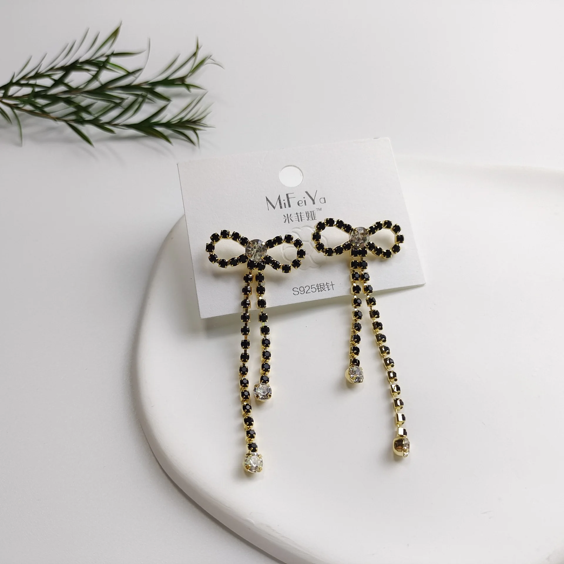 Black Bowknot Tassel Earrings Women's European and American Long Style Earrings Fashion Exaggerated Earrings Wholesale
Black Bowknot Tassel Earrings Women's European and American Long Style Earrings Fashion Exaggerated Earrings Wholesale