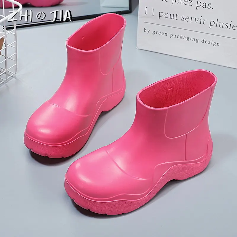 High Quality Women's Rain Boots 2023 New Casual Fashion Thick Sole Short Boots Outdoor Slip Waterproof Solid Color Rain Footwear
High Quality Women's Rain Boots 2023 New Casual Fashion Thick Sole Short Boots Outdoor Slip Waterproof Solid Color Rain Footwear