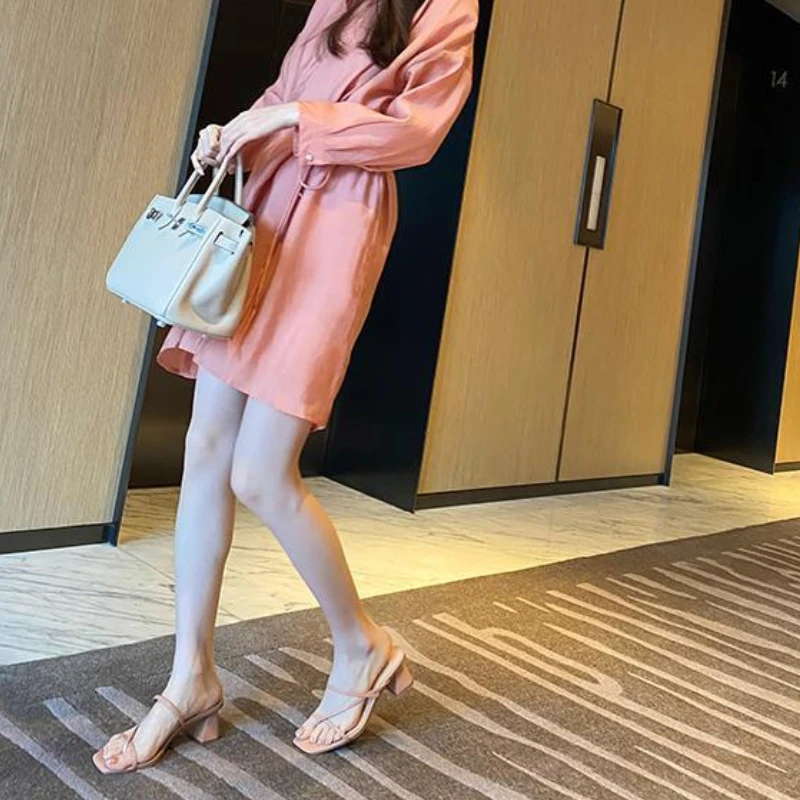 Сандалии в стиле ретро, босоножки на толстом каблуке, нежные шлепанцы на среднем каблуке, модные Универсальные, лето 2022
Сандалии в стиле ретро, босоножки на толстом каблуке, нежные шлепанцы на среднем каблуке, модные Универсальные, лето 2022