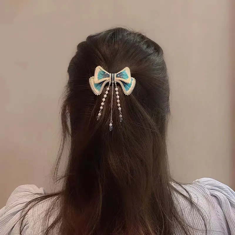 Crown Hair Clip Antique Pearl Bow Blue Tassel Hairpin Advanced Sense Spring Clip New Online Celebrity Hairpin
Crown Hair Clip Antique Pearl Bow Blue Tassel Hairpin Advanced Sense Spring Clip New Online Celebrity Hairpin