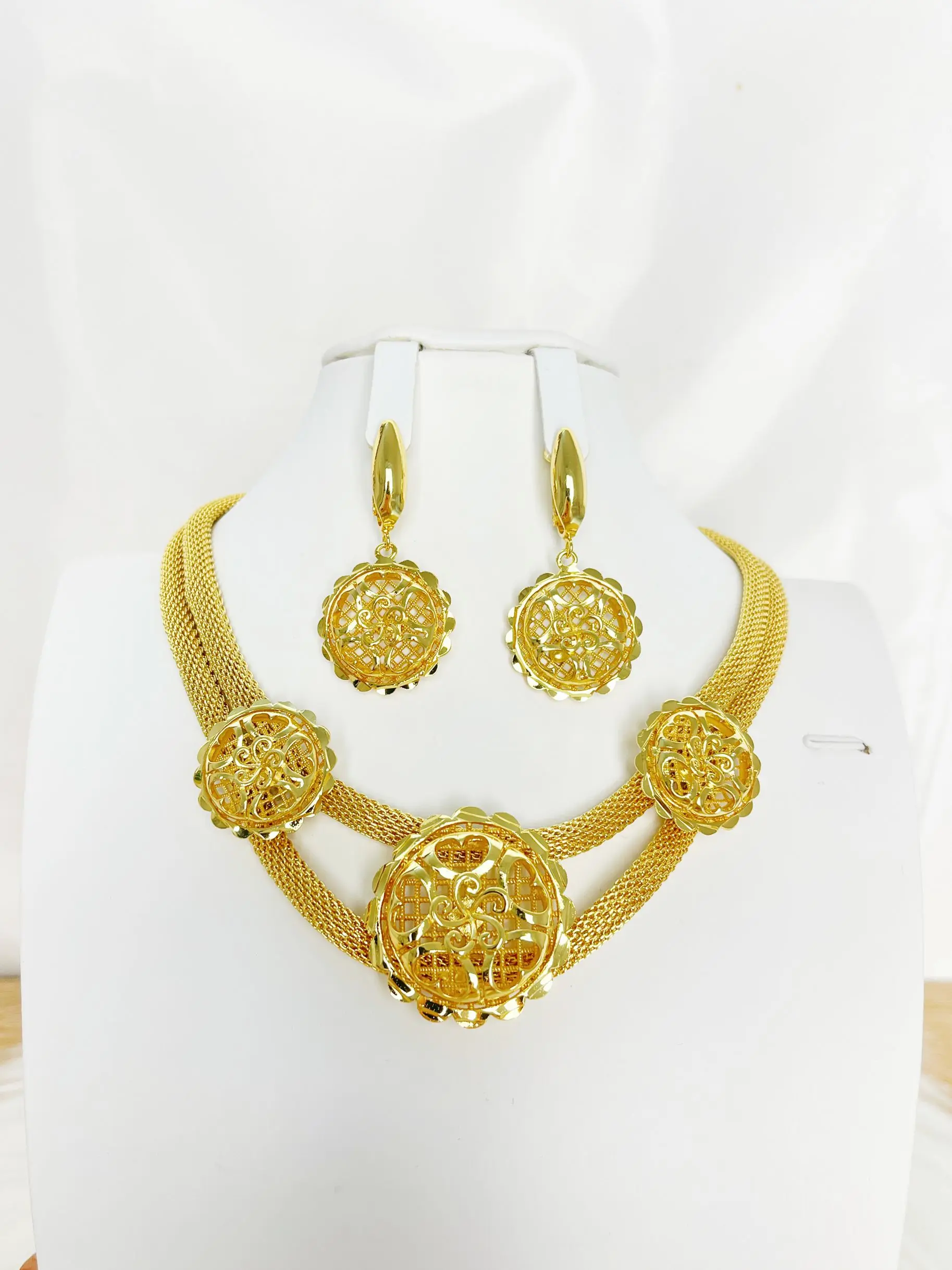 Gold Colour Plated Necklace Earring Set Beautiful Fashion Trend Sweet Romantic Party Wedding
Gold Colour Plated Necklace Earring Set Beautiful Fashion Trend Sweet Romantic Party Wedding