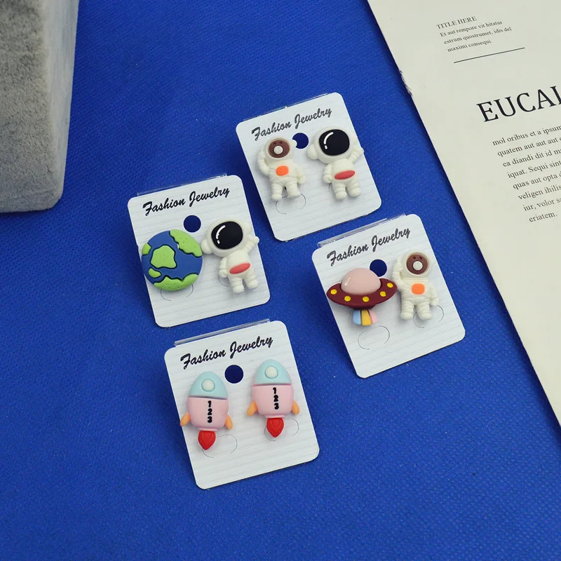 WANGAIYAO new creative simulation space series earrings hand-made cartoon astronaut earth rocket spaceship asymmetric earrings e
WANGAIYAO new creative simulation space series earrings hand-made cartoon astronaut earth rocket spaceship asymmetric earrings e